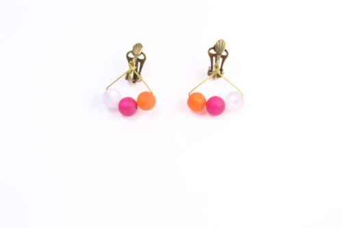 Boucles de trois perles Polaris éléments®, roses & orange, montées sur clip.